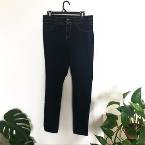skinny dark wash jeggings
